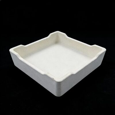 Smooth surface refractory sagger providing high stability and durability for thermal insulation during firing operations